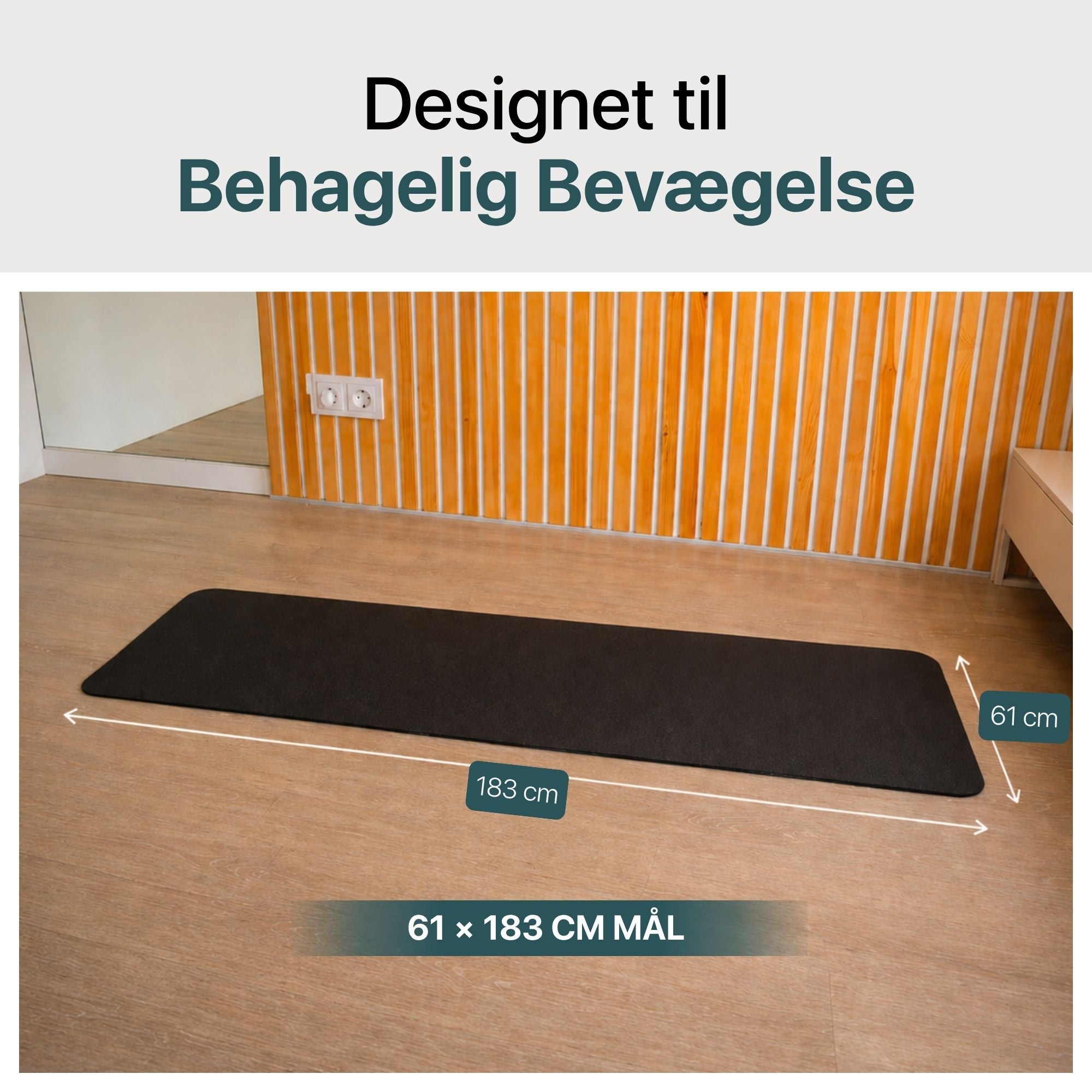 Jordingsyogamåtte i sort på trægulv med mål på 61 x 183 cm
